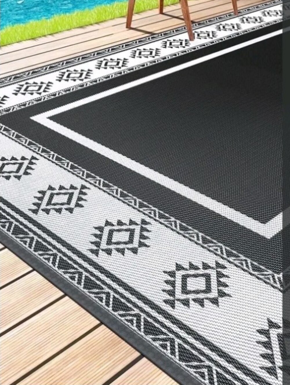Outdoor Black and White Patterned Area Rug 5 X 8